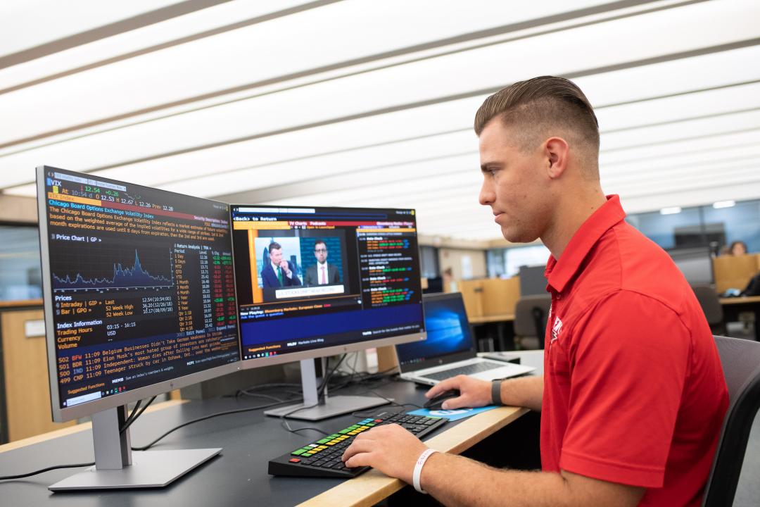what does bloomberg terminal do