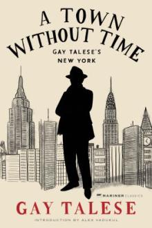 A town without time : Gay Talese&#039;s New York / Gay Talese ; introduction by Alex Vadukul
