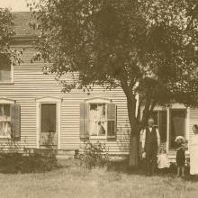 Photograph of the John Reckard family.